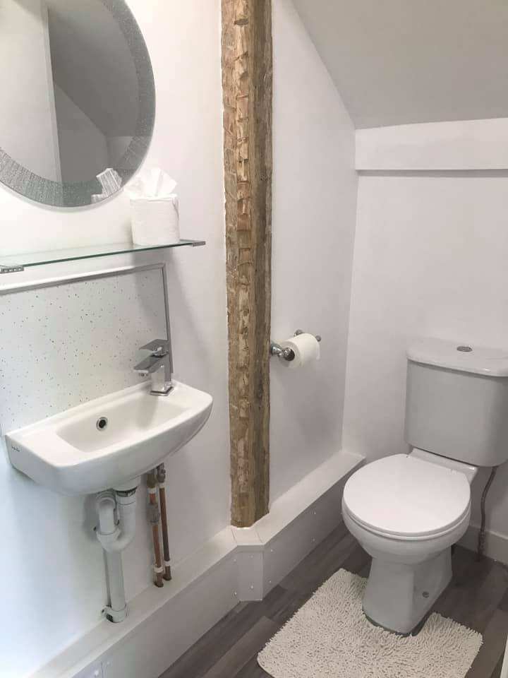 A small en-suite bathroom with basin and toilet