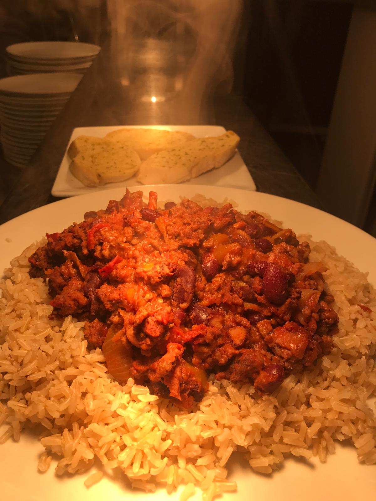 Chilli con carne with rice and garlic bread